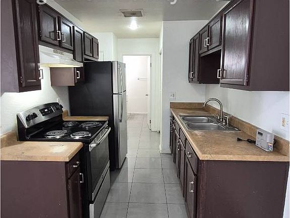 2nd image of 3006 E Granada Rd #D