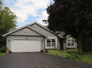 105 Cornwall Cir, Poplar Grove, IL 61065