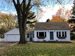 882 W 24th St, Holland, MI 49423