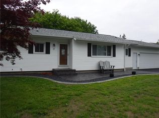 5 Queensway Rd, Rochester, NY 14623