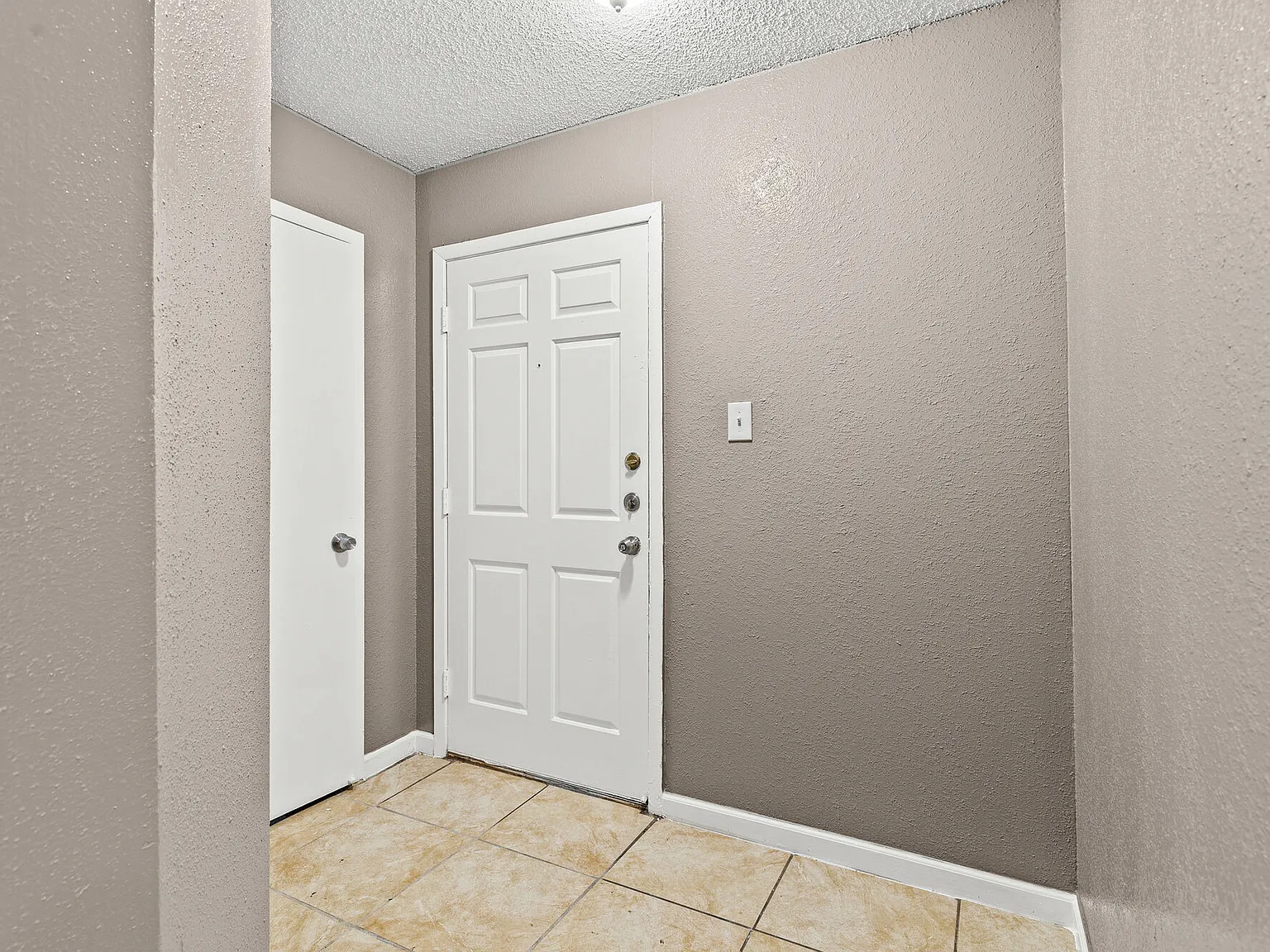 Towne East Village Apartment Homes — Photo 2