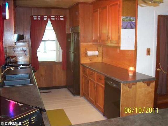 2nd image of 7431 Sandy Ln