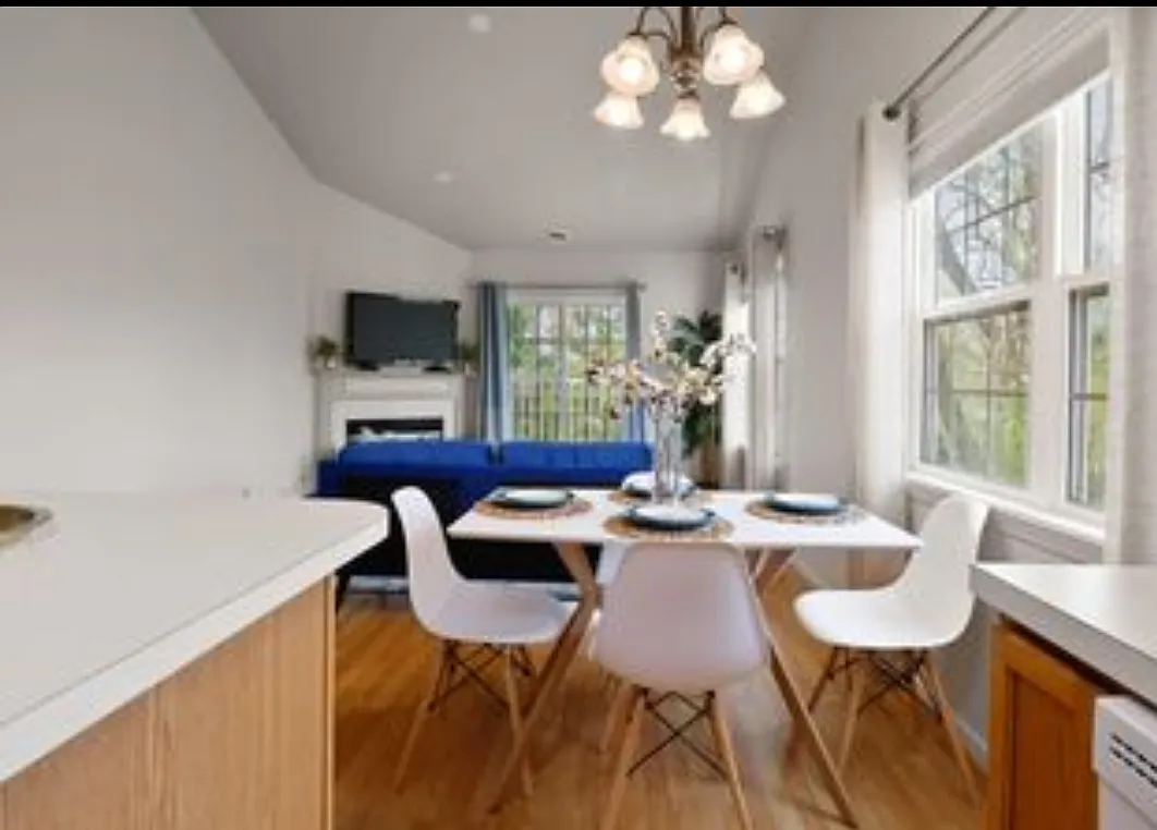 2 bed, 1000 sqft, $1,650 — Photo 2