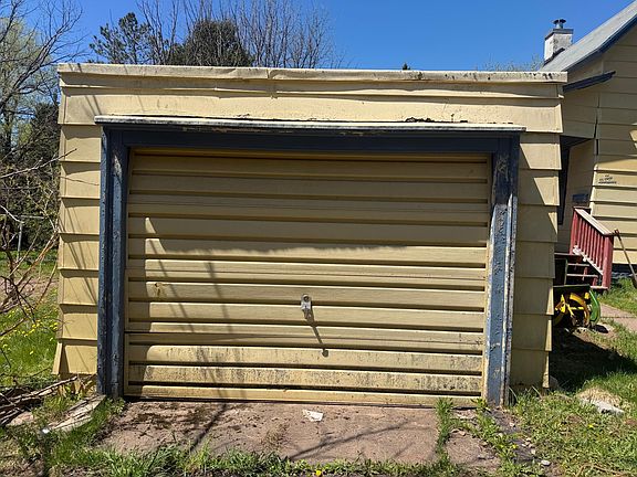 3rd image of 213 S Range Rd