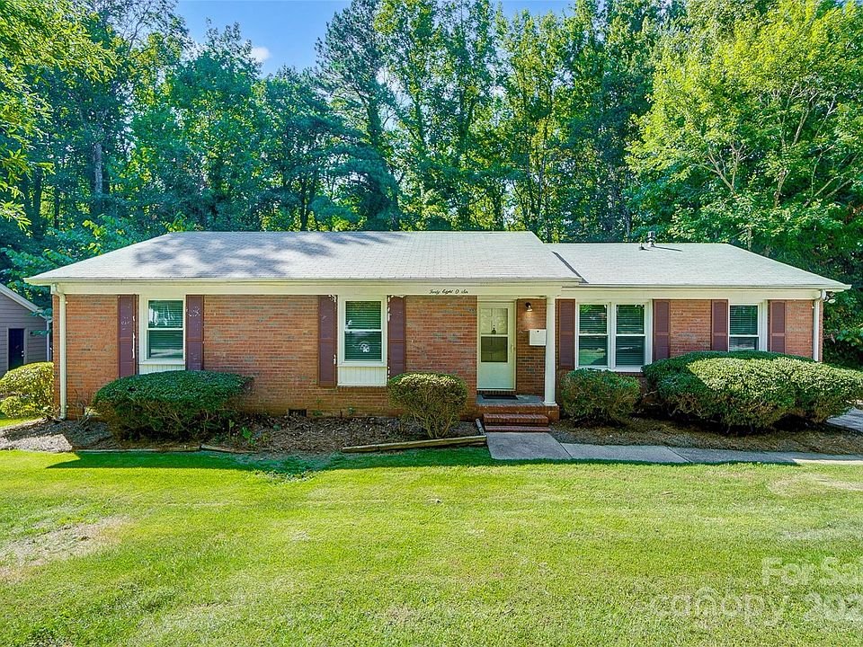 1st image of 4806 Farm Pond Ln