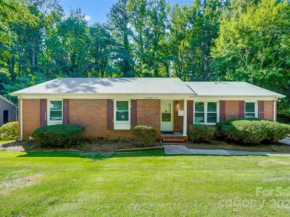 4806 Farm Pond Ln, Charlotte, NC 28212