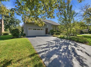 8361 Clynderven Rd, Burr Ridge, IL 60527