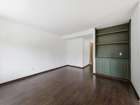 5th image of 2701 Stover St #G17