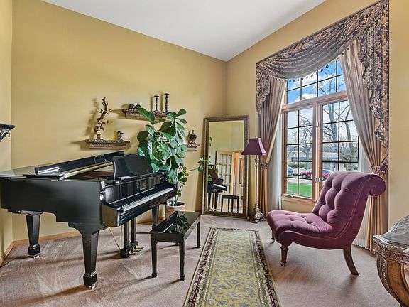 4th image of 2812 Chayes Park Dr