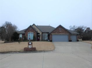 392 Dover Rd, Midwest City, OK 73130
