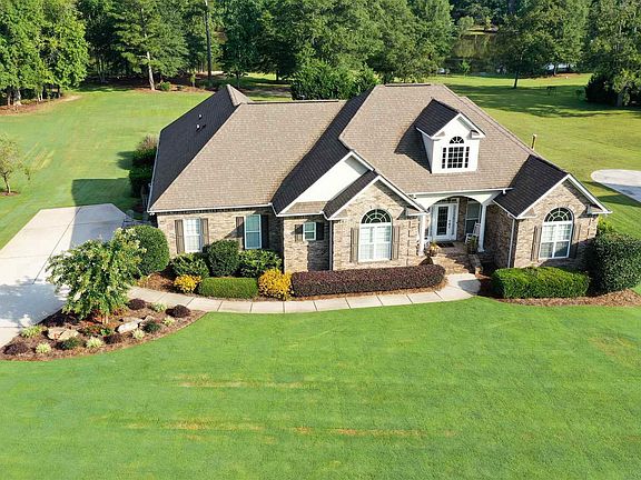 2nd image of 70 Lake Park Ct