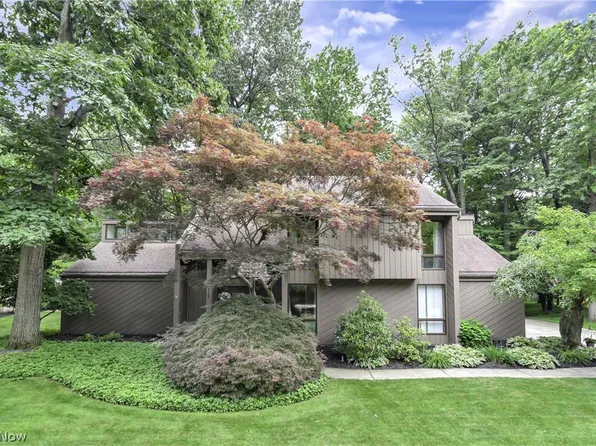 31115 Roxbury Park Dr, Bay Village, OH 44140