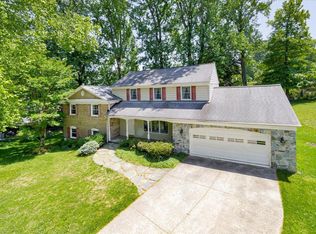 4 Sussex Ct, Potomac, MD 20854