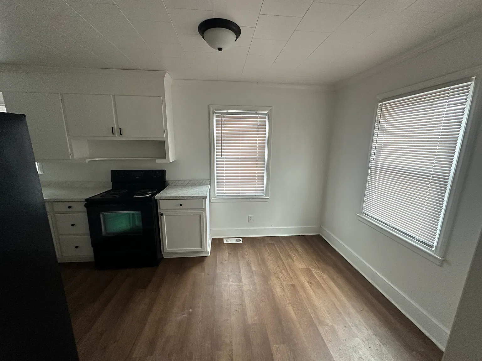 3 bed, 928 sqft, $1,400 — Photo 3