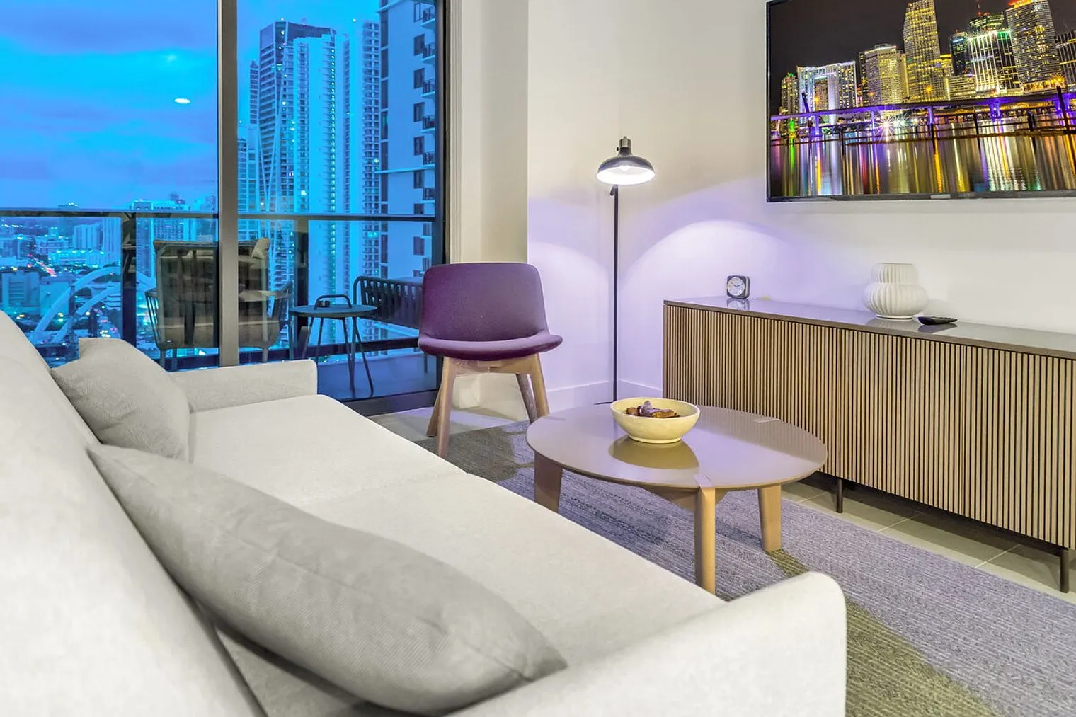 1 bed, 1.0 bath, 645 sqft, $5,050 — Photo 2