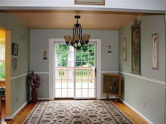 4th image of 33 Blandford Ln
