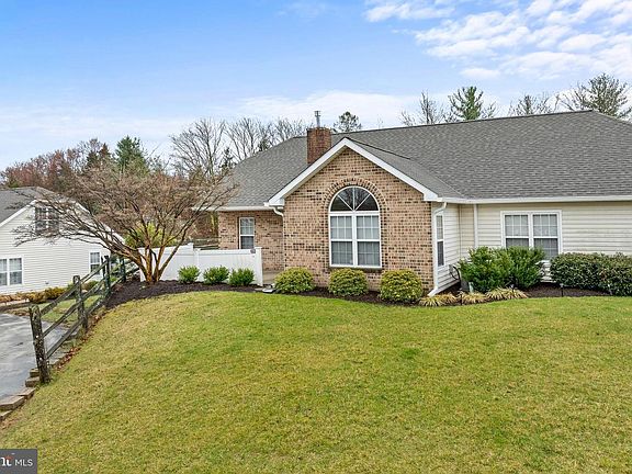 3rd image of 135 Village Way #5B