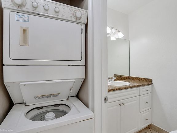 4th image of 4521 NE 21st Ave APT 5
