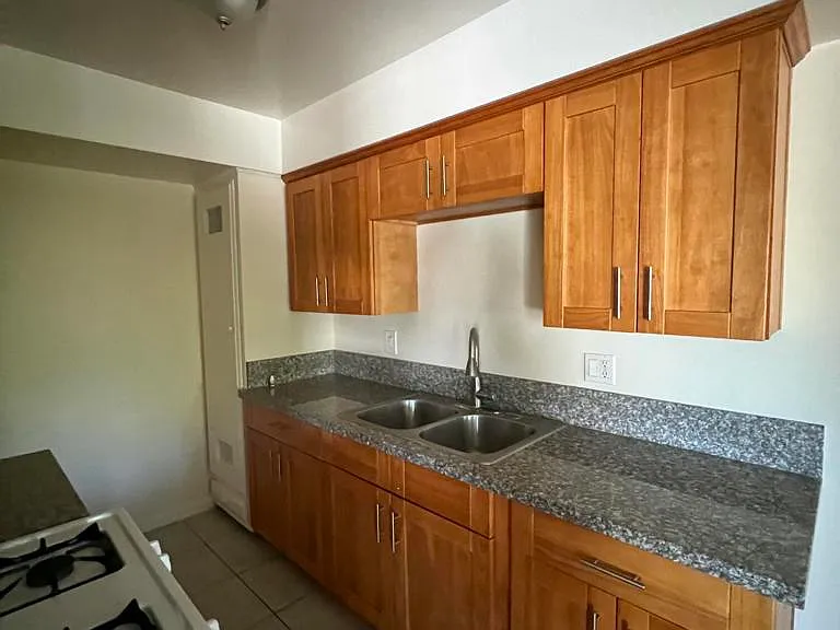 645 Marion Pl #C — Photo 18