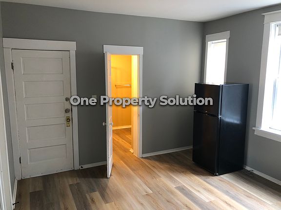 3rd image of 3821 Deodar St #2