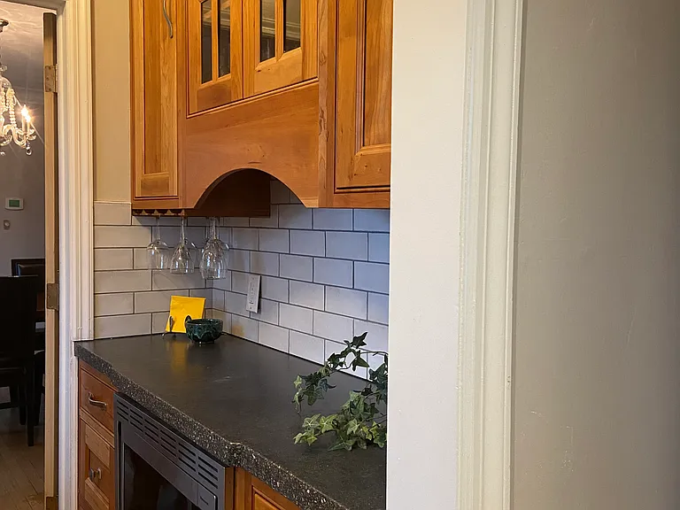 butler's pantry & pass thru