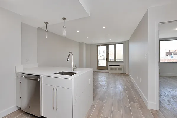 Rented by Metropolis International Realty Inc. | media 6