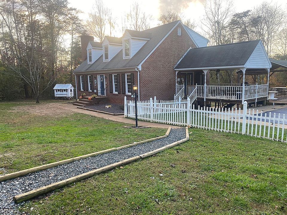 1st image of 590 Oak Grove Dr