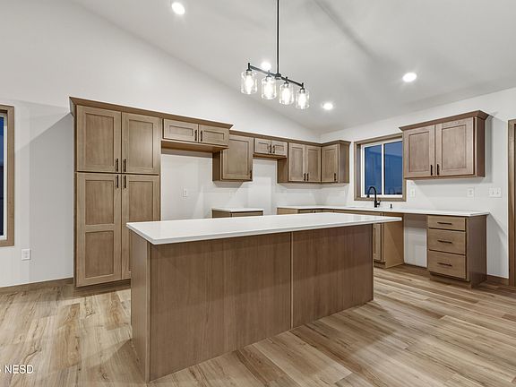 5th image of 2408 Palisades Ln