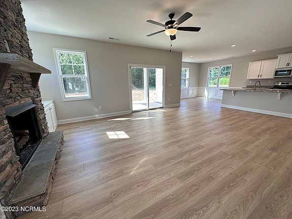 3rd image of 386 Jackson Pond Drive