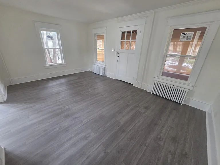 242 S Cook Ave — Photo 2