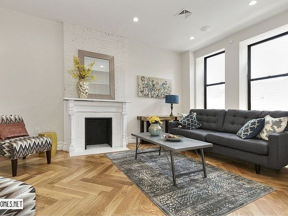 3rd image of 589 Bainbridge St