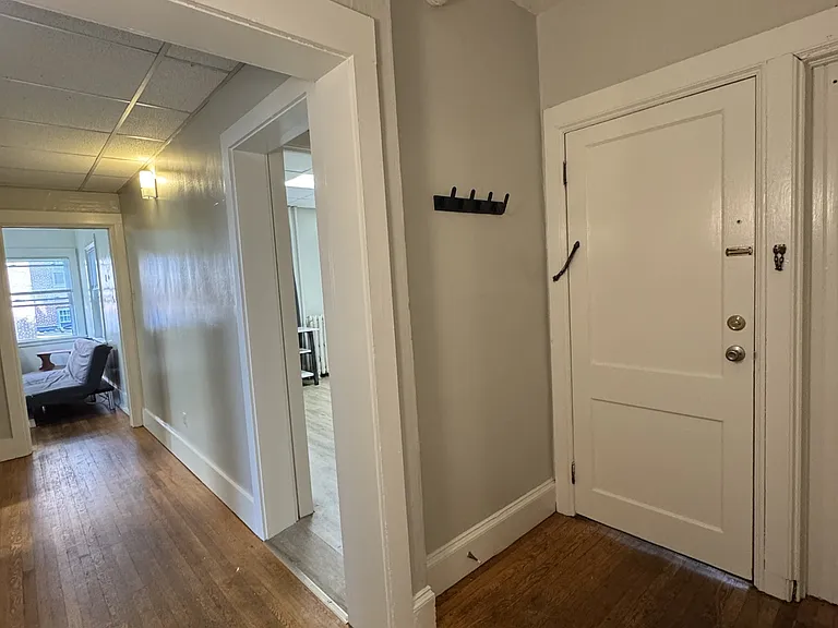 614 University Ave — Photo 17