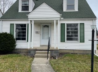 19365 Kingsville St, Harper Woods, MI 48225
