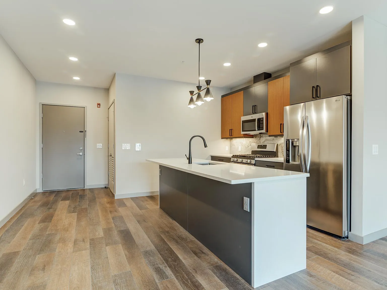 1 bed, 866 sqft, $2,950 — Photo 4