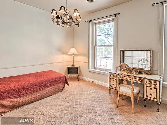 340 N Market St — Photo 28