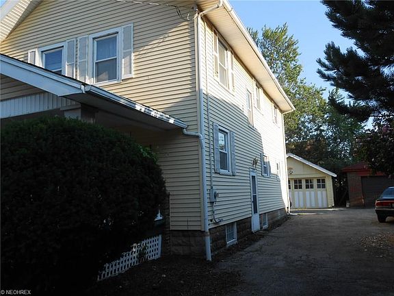 3rd image of 1137 W 7th St