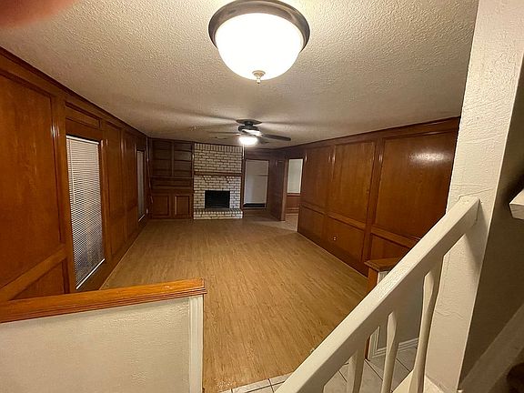 4th image of 232 E Castle Harbour Dr