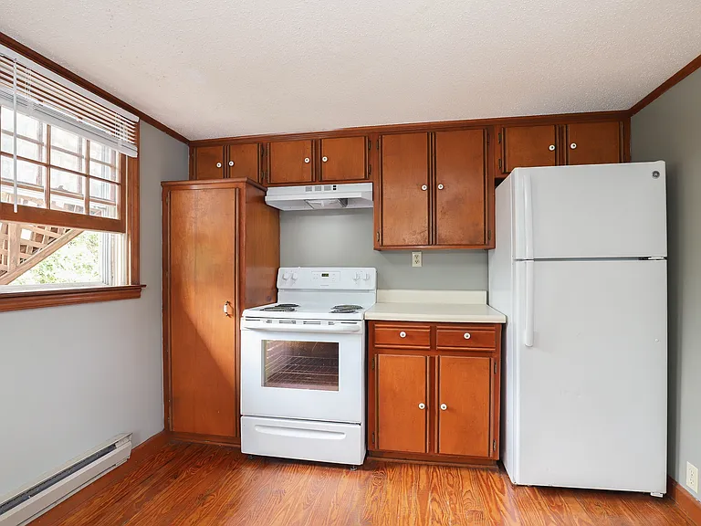 1025 W End Blvd #5 — Photo 8