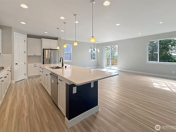 3rd image of 14830 Tyee Drive E