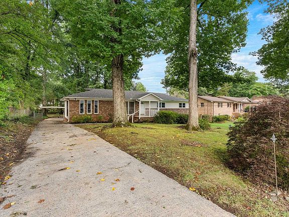 3rd image of 5 Tazewell Dr