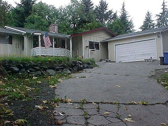 3rd image of 10210 Fruitland Ave E