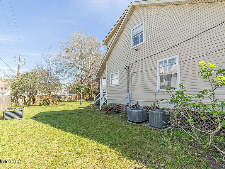 114 Menge Ave — Photo 50
