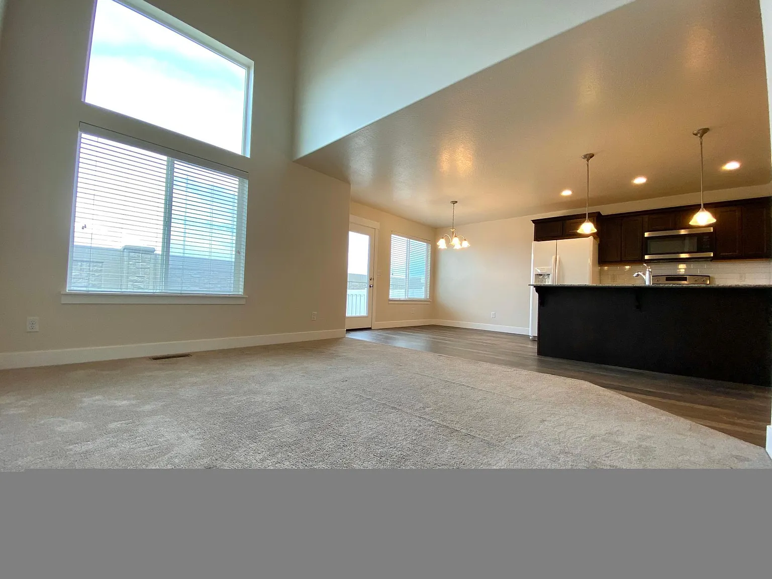 4 bed, 3.5 bath, 2142 sqft, $2,350 — Photo 2