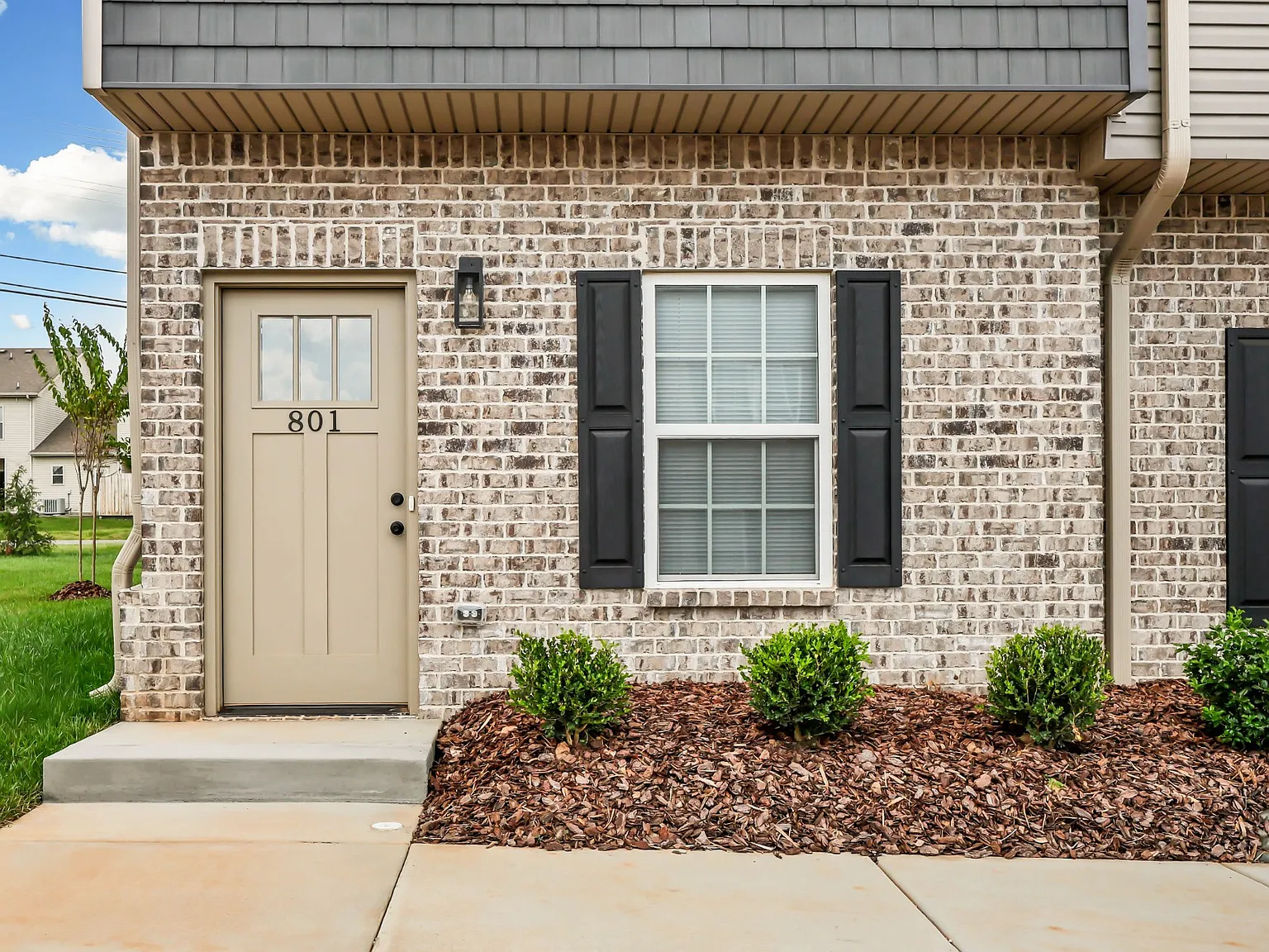 2 bed, 2.5 bath, 1050 sqft, $1,350 — Photo 2