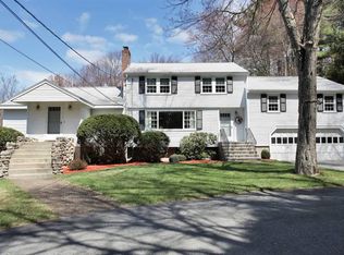 11 Bandera Dr, Bedford, MA 01730