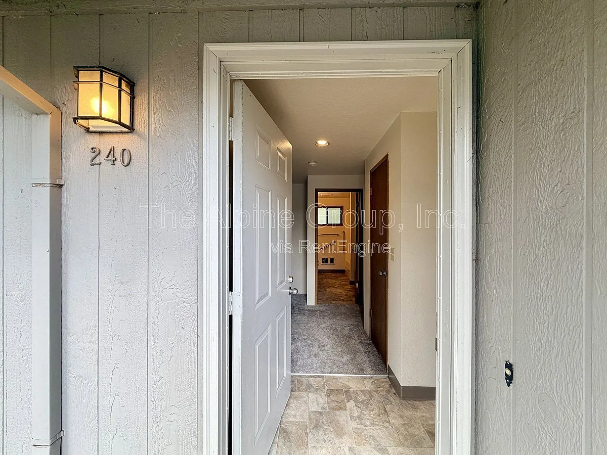 Building Photo - 240 NE 143rd Ave
