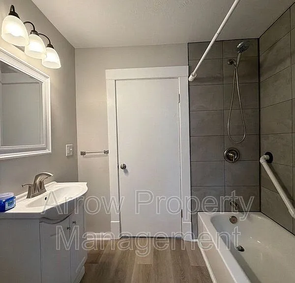 136 N 27th St #2 — Photo 8