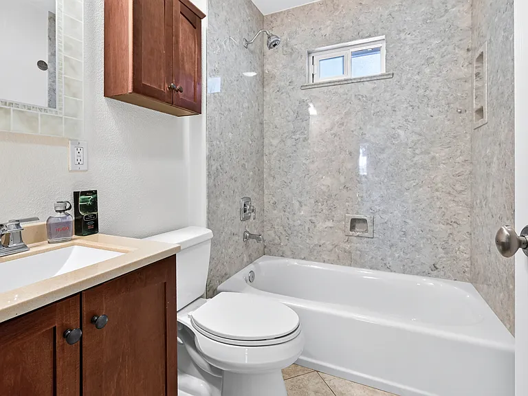 488 Jensen St — Photo 15