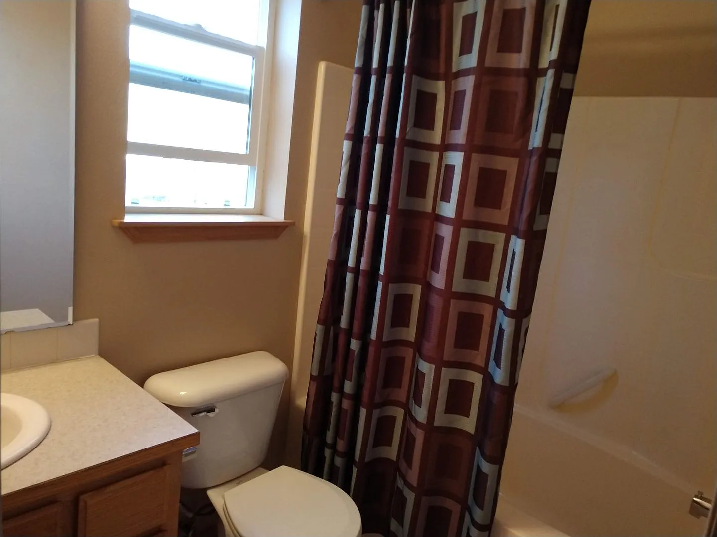 Cul de Sac 3 bedroom duplex available now — Photo 4