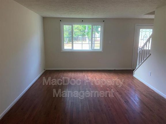 3rd image of 11719 Eisenhower Ln